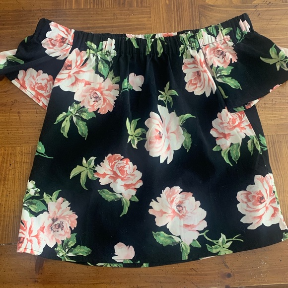 Off-Shoulder Top - Picture 2 of 3